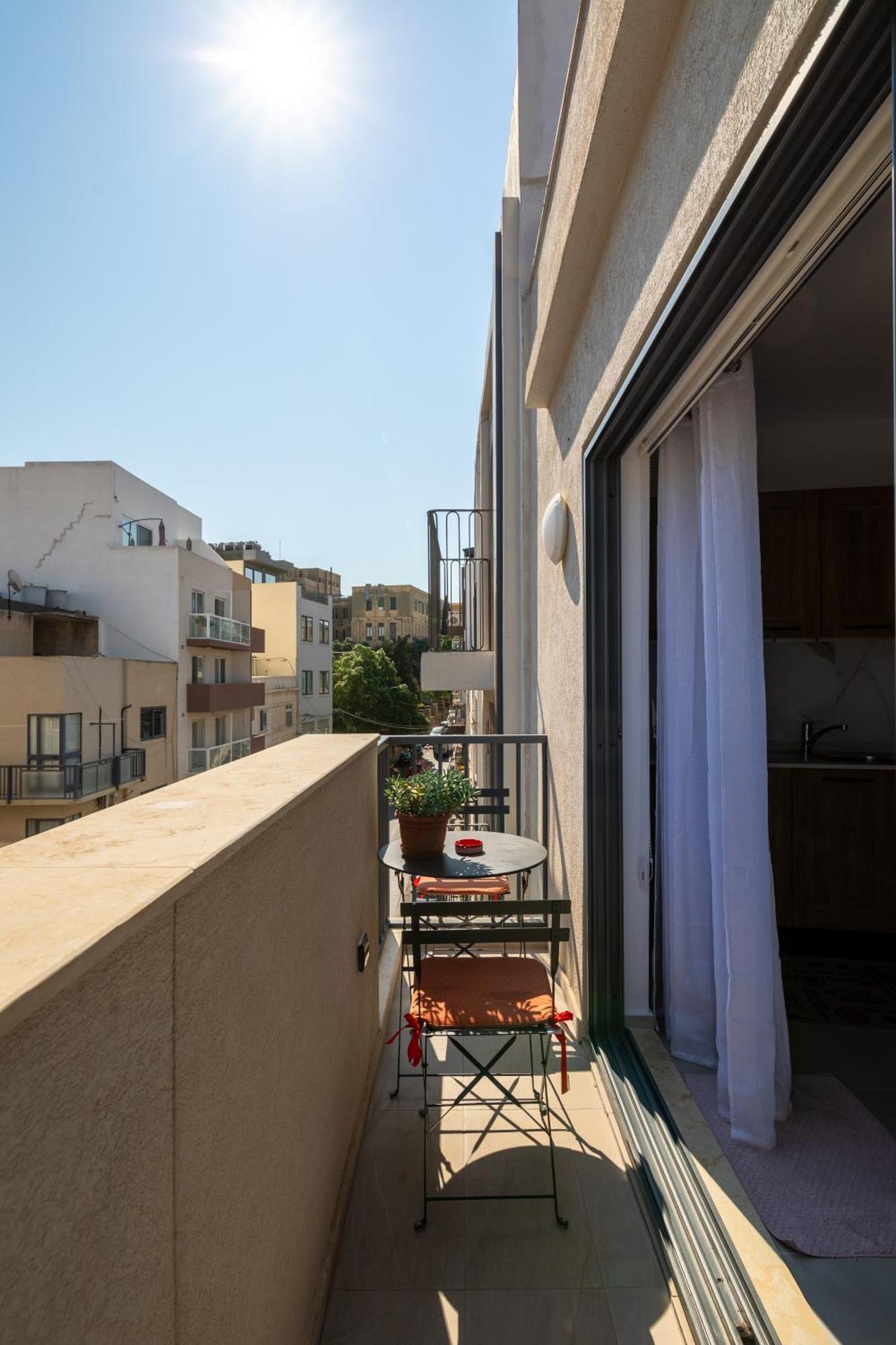 Modern 2Br Stylish Apartment With 2 Balconies - Close To St Julian'S & Sliema & Yacht Marina Pietà المظهر الخارجي الصورة
